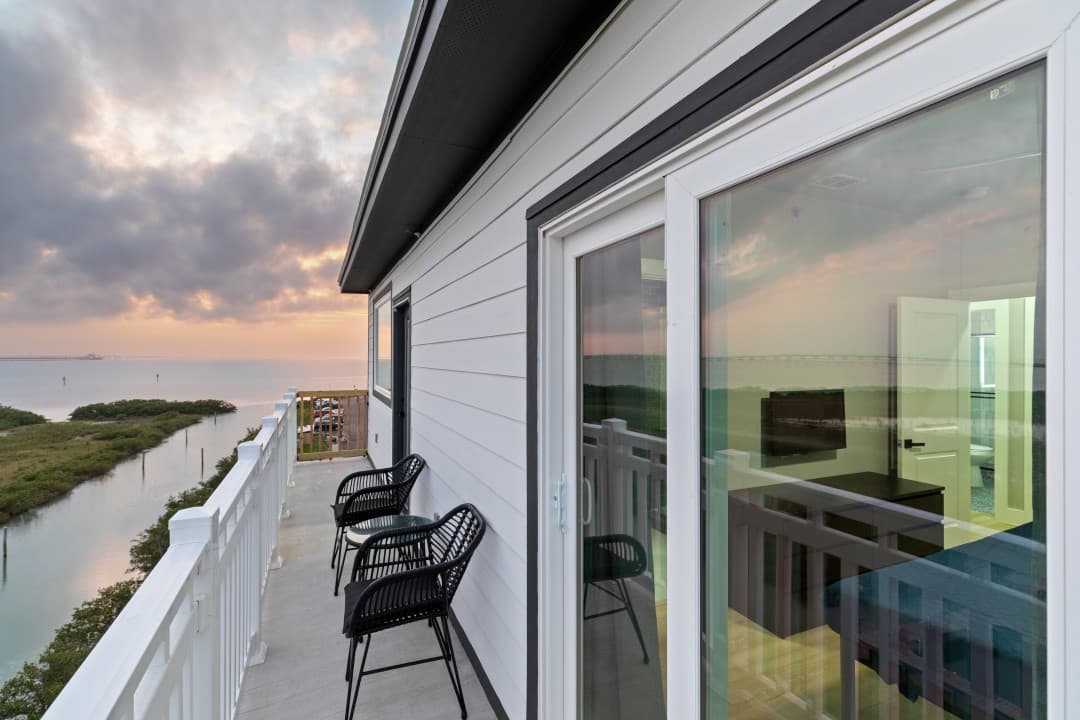 Waterfront Luxury | Mins to Beach & SpaceX Views