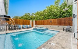 4 Bedroom Beachfront Home with Private Pool & Spa 