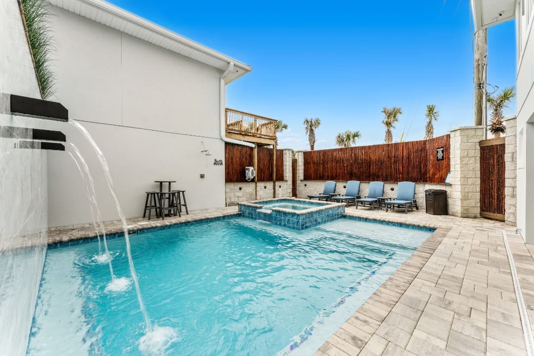 3 Bedroom Beachfront Home with Private Pool & Spa 