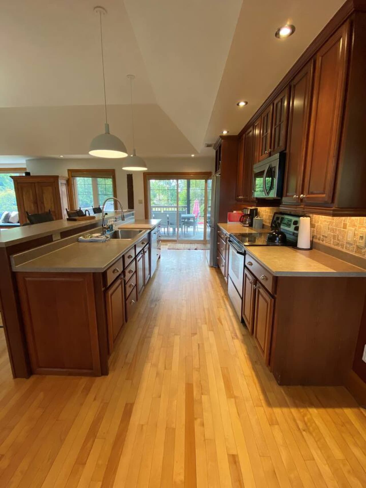 Fully equipped kitchen with stainless steel appliances, breakfast counter, drip coffee maker, dishwasher and everything else you'll need to cook up your favorites!