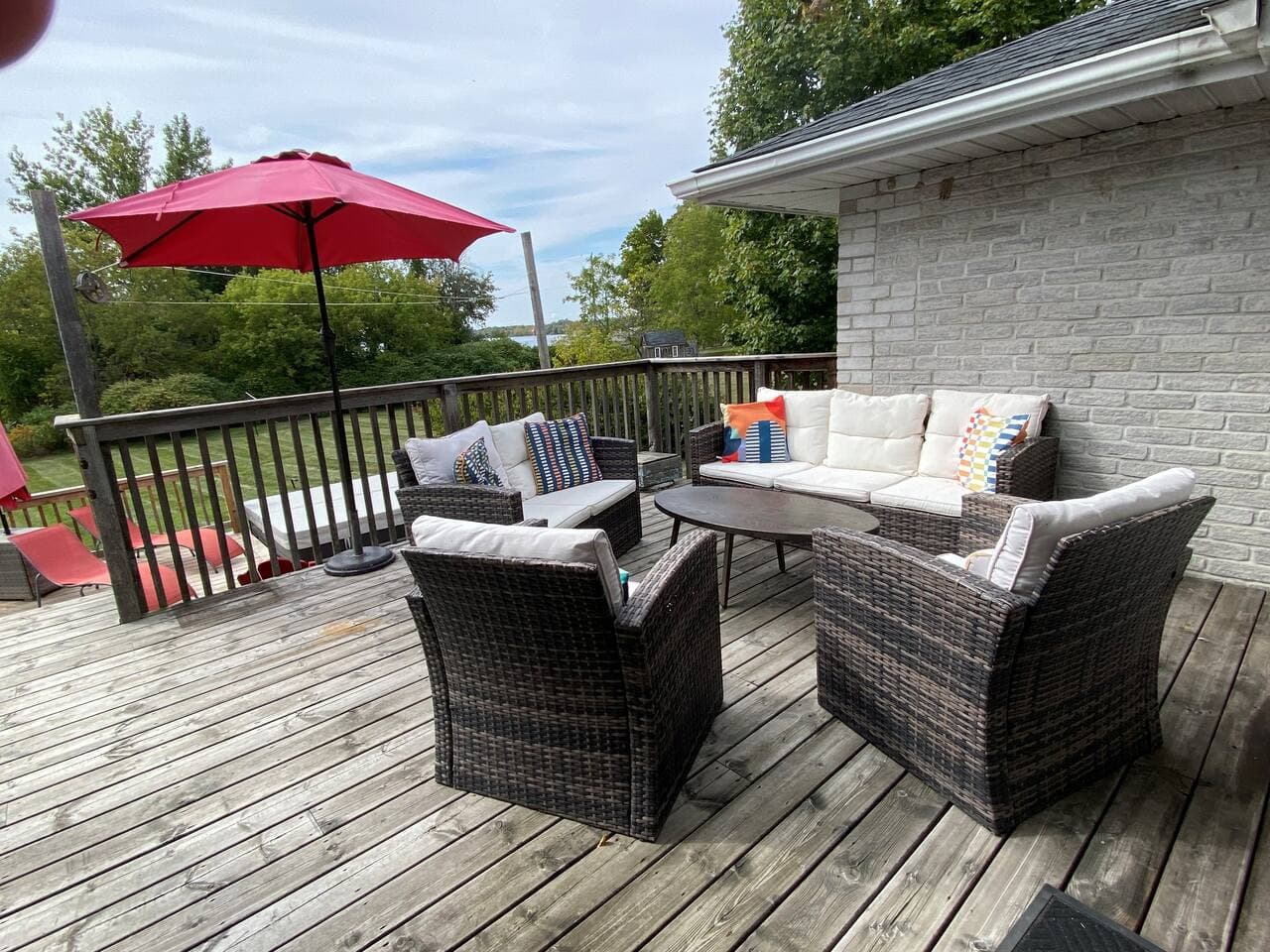 Upper deck space, great views!