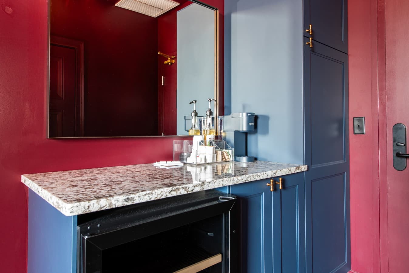 Hollyhock Suite 508: 2 beds/1 bath
