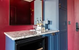Hollyhock Suite 508: 2 beds/1 bath