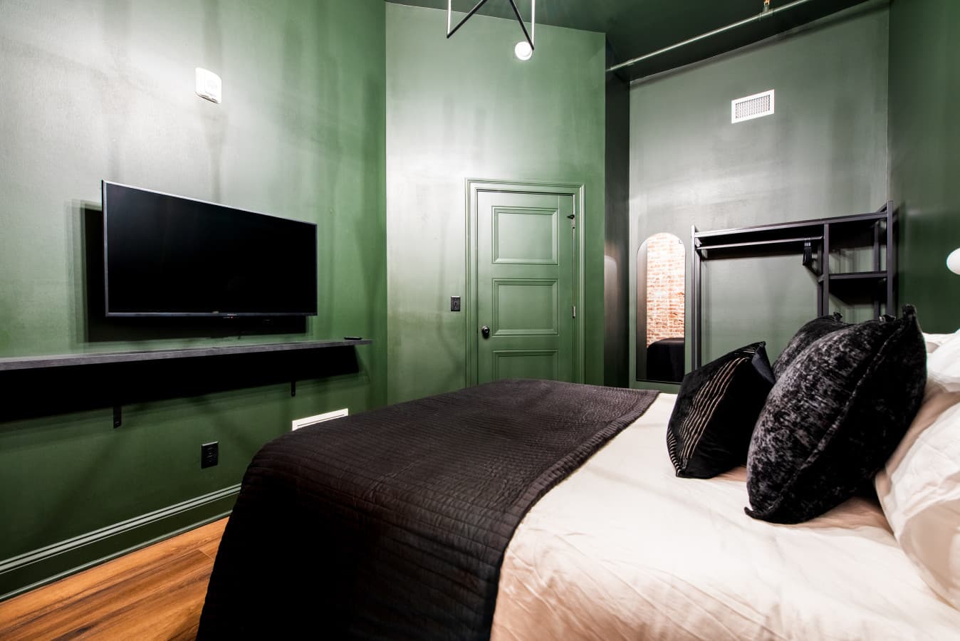 Hollyhock Suite 505: 2 beds/1 bath