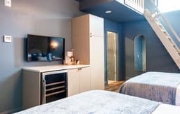 Hollyhock Suite 506: 1 bed + 1 loft bed/1 bath