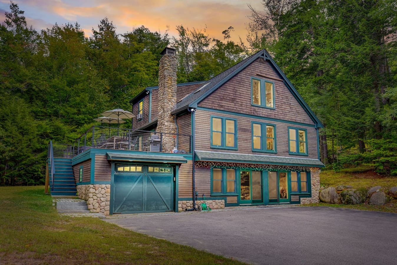 The Falcon Haus | Relaxing Escape with Hot Tub