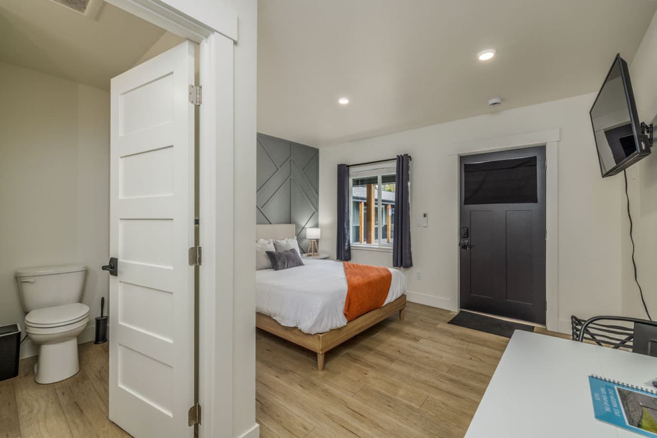 Cozy Studio Suite in Heart of Coeur d'Alene – 5 Min to the Resort & Lake