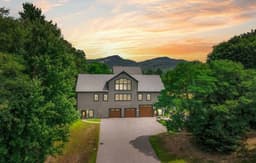 10 Locust Lane | Sleeps 32, Pool, Hot Tub, 15 BDRM