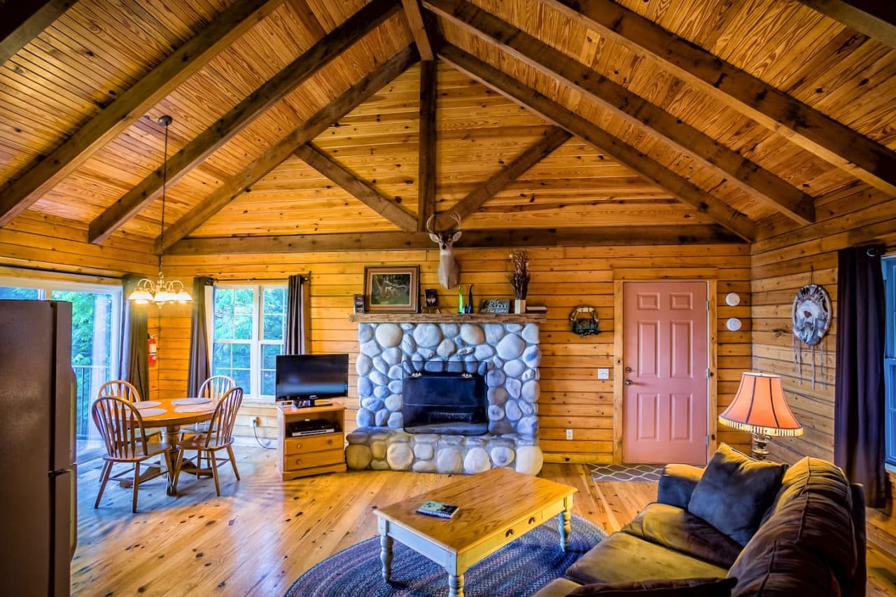 Lake View Kenzy's Wilderness Cabin