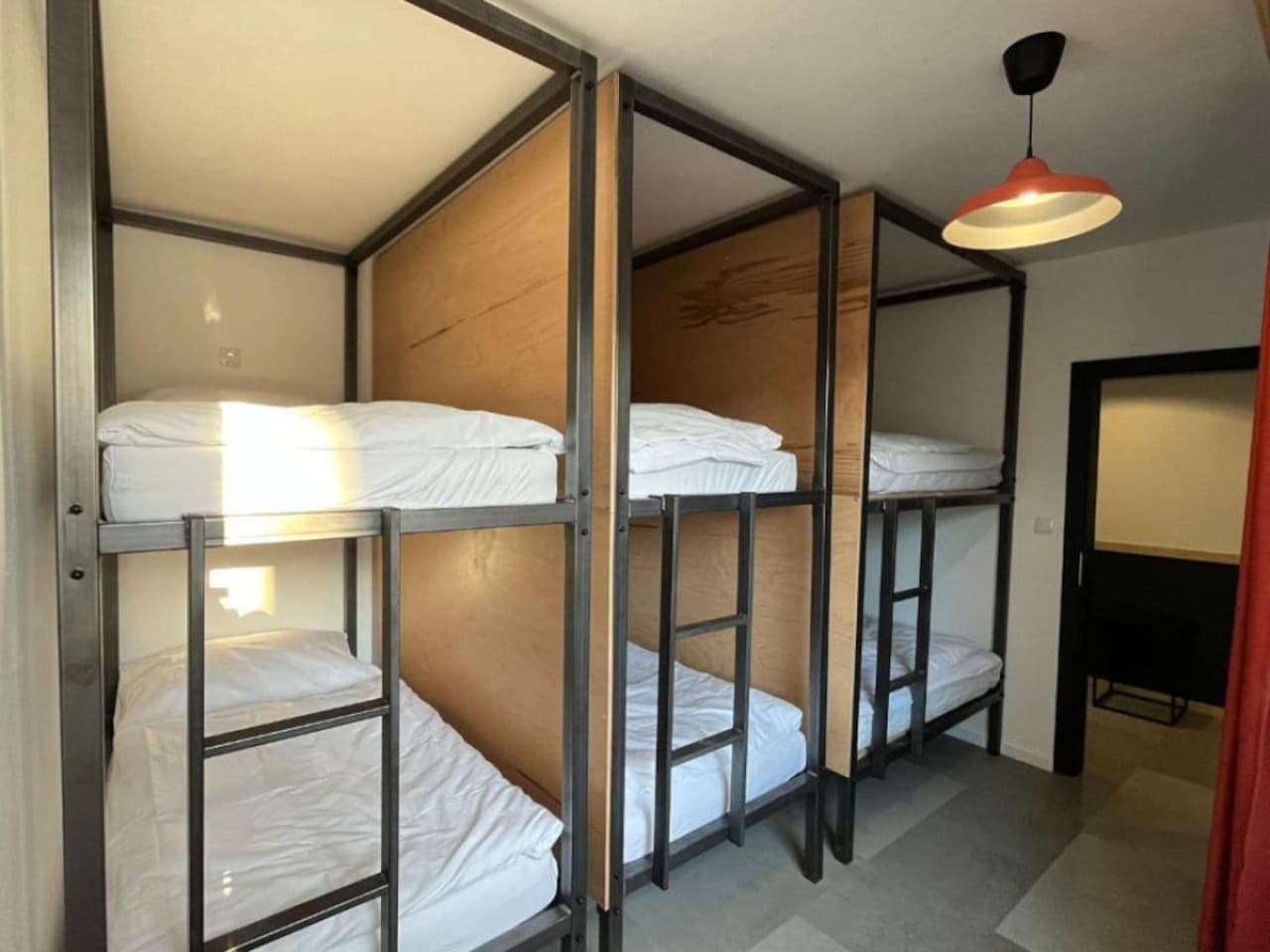 Vibe 1 bed in 6 bed room women