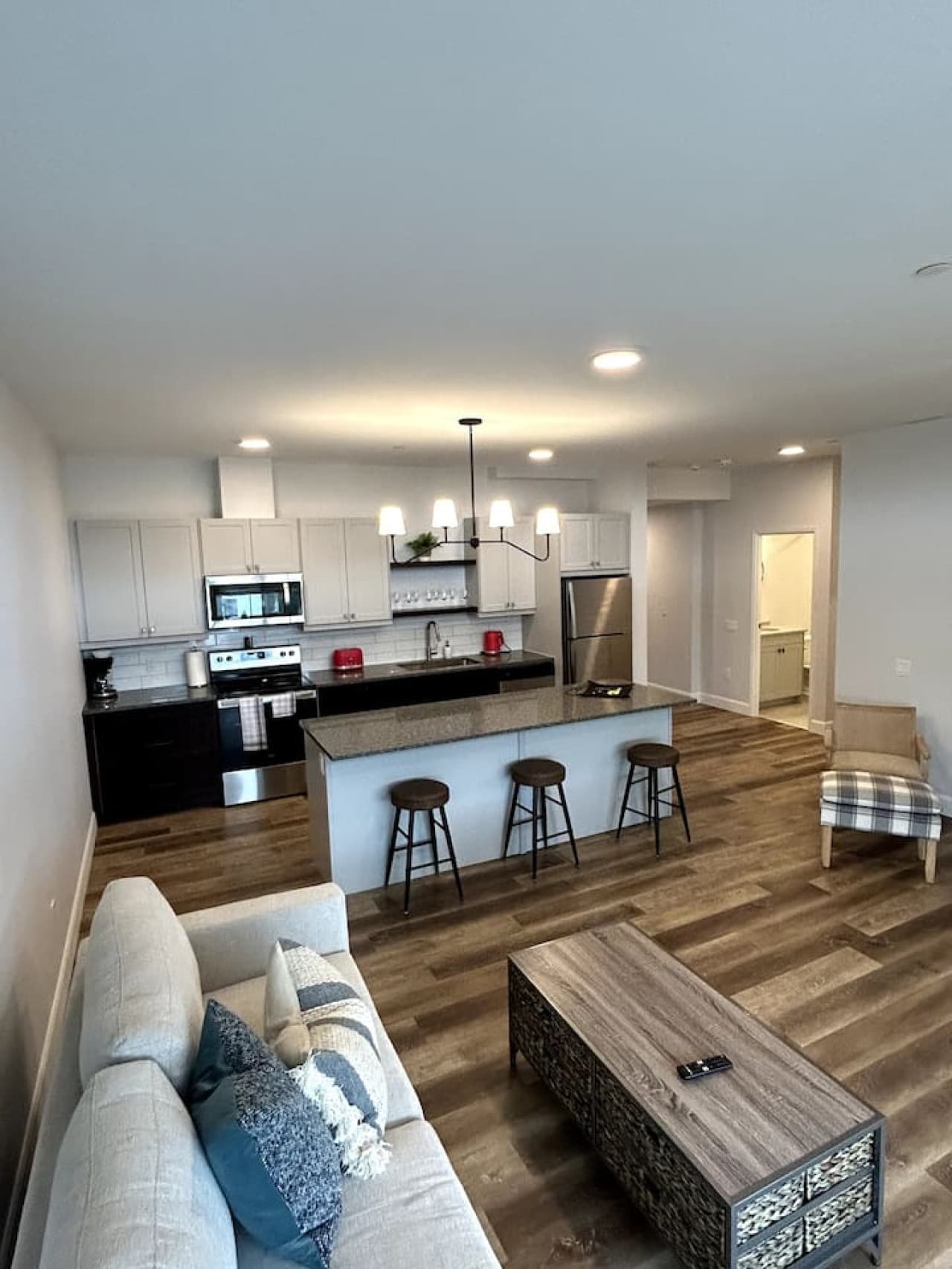Beachview getaway at the New Carlyle 305 on Main strip in Grand Bend