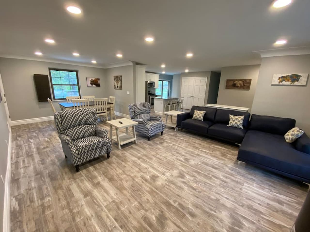 Private 4 Bedroom Home with a hot tub