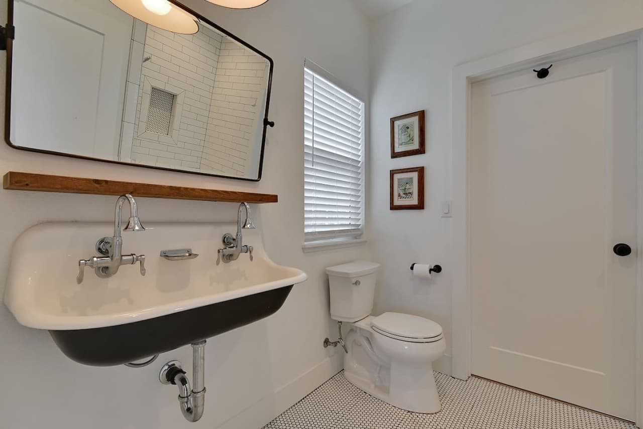 Farmhouse Bathroom