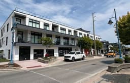 Beachview getaway at the New Carlyle 200 on Main strip in Grand Bend