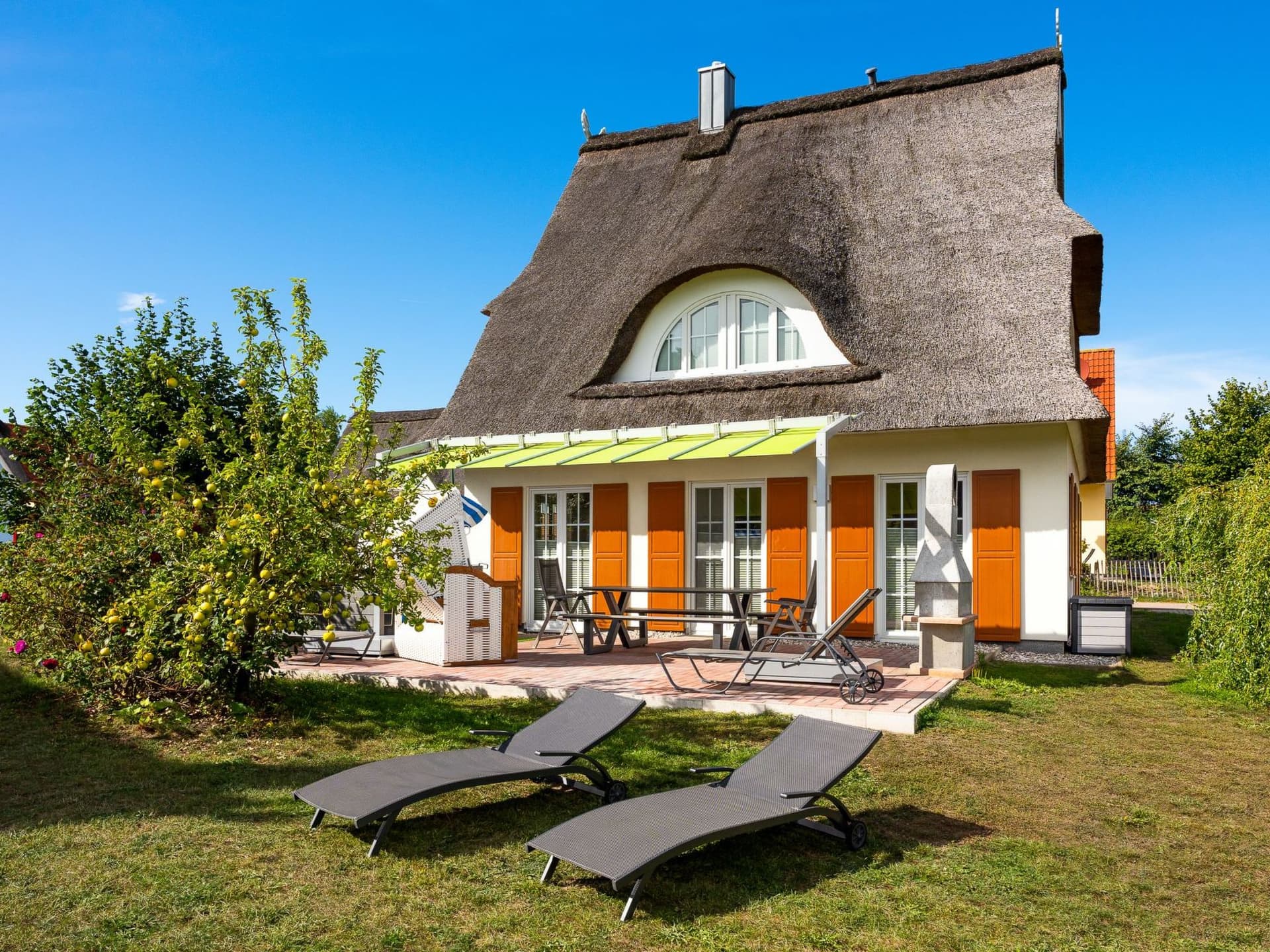 Strandnahes Reethaus Elefant mit Außenwhirlpool