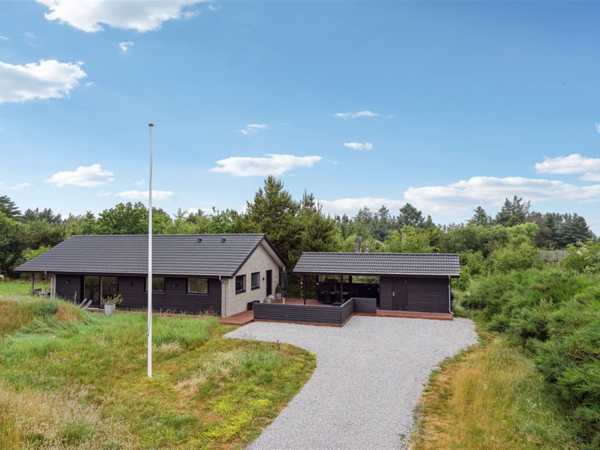 "Muriel" - 1.6km from the sea