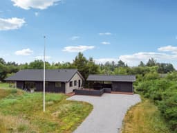 "Muriel" - 1.6km from the sea