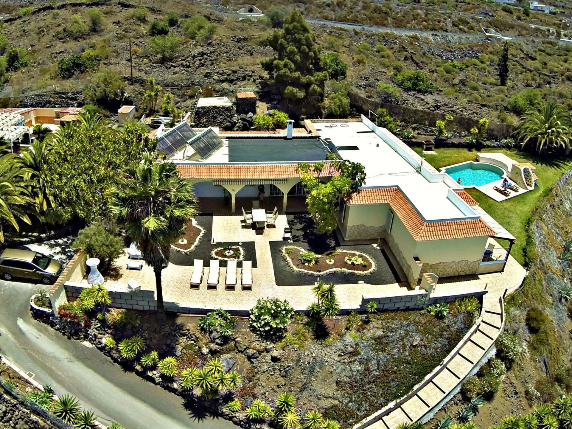 Apartment mit Terrasse, Pool und Garten