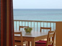 CAC-Atemberaubender Blick auf das Meer und den Strand