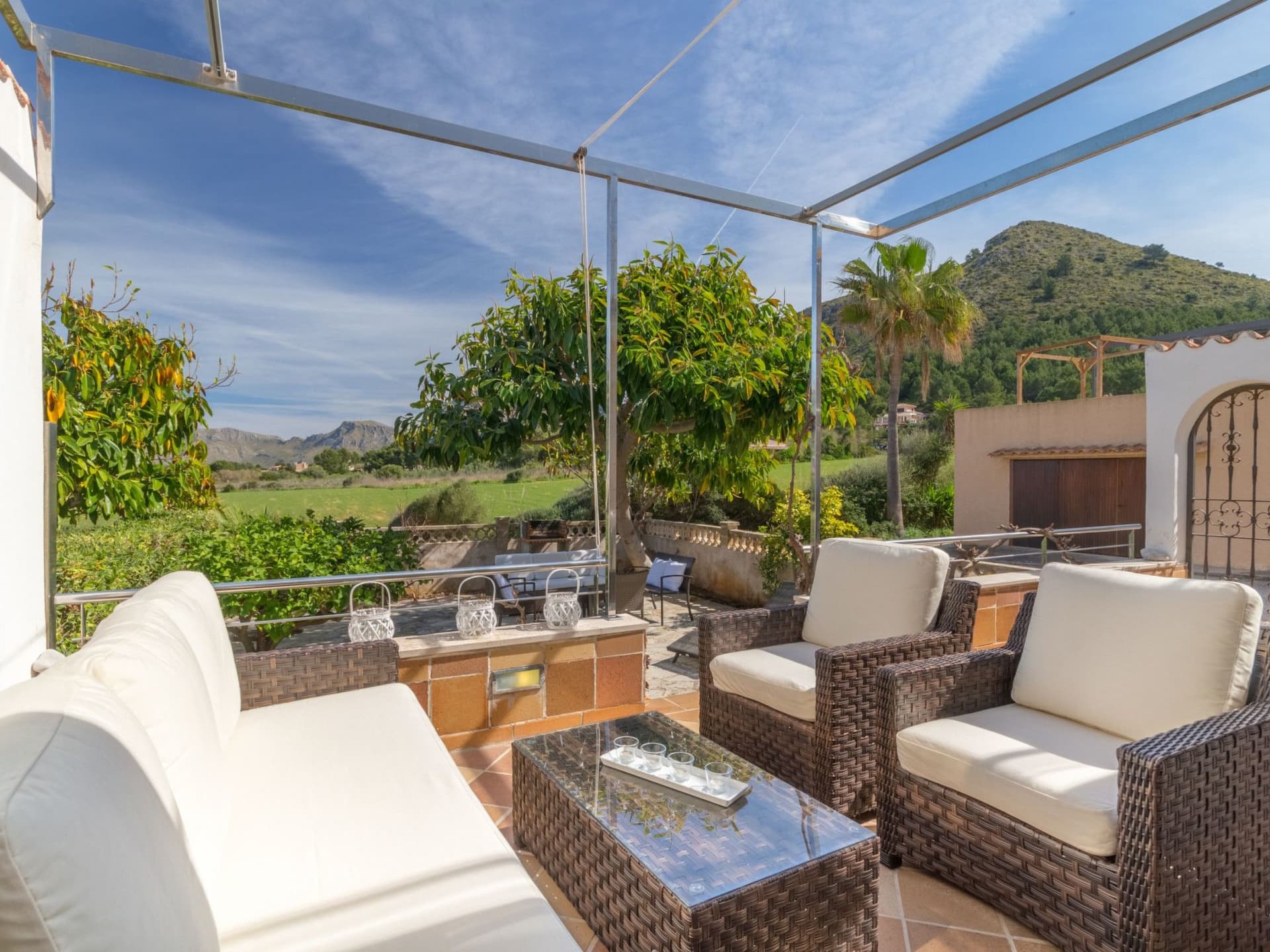 Charmantes Ferienhaus mit großer Terrasse