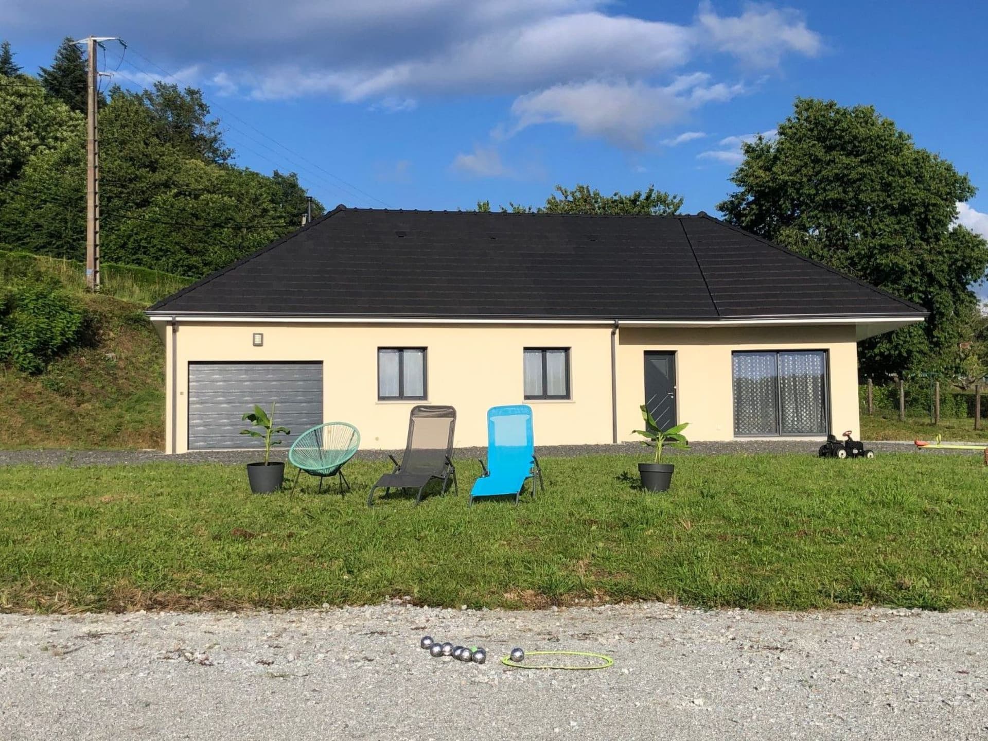 Neues 3-Zimmer-Pavillon mit Garage und Privatparkplatz