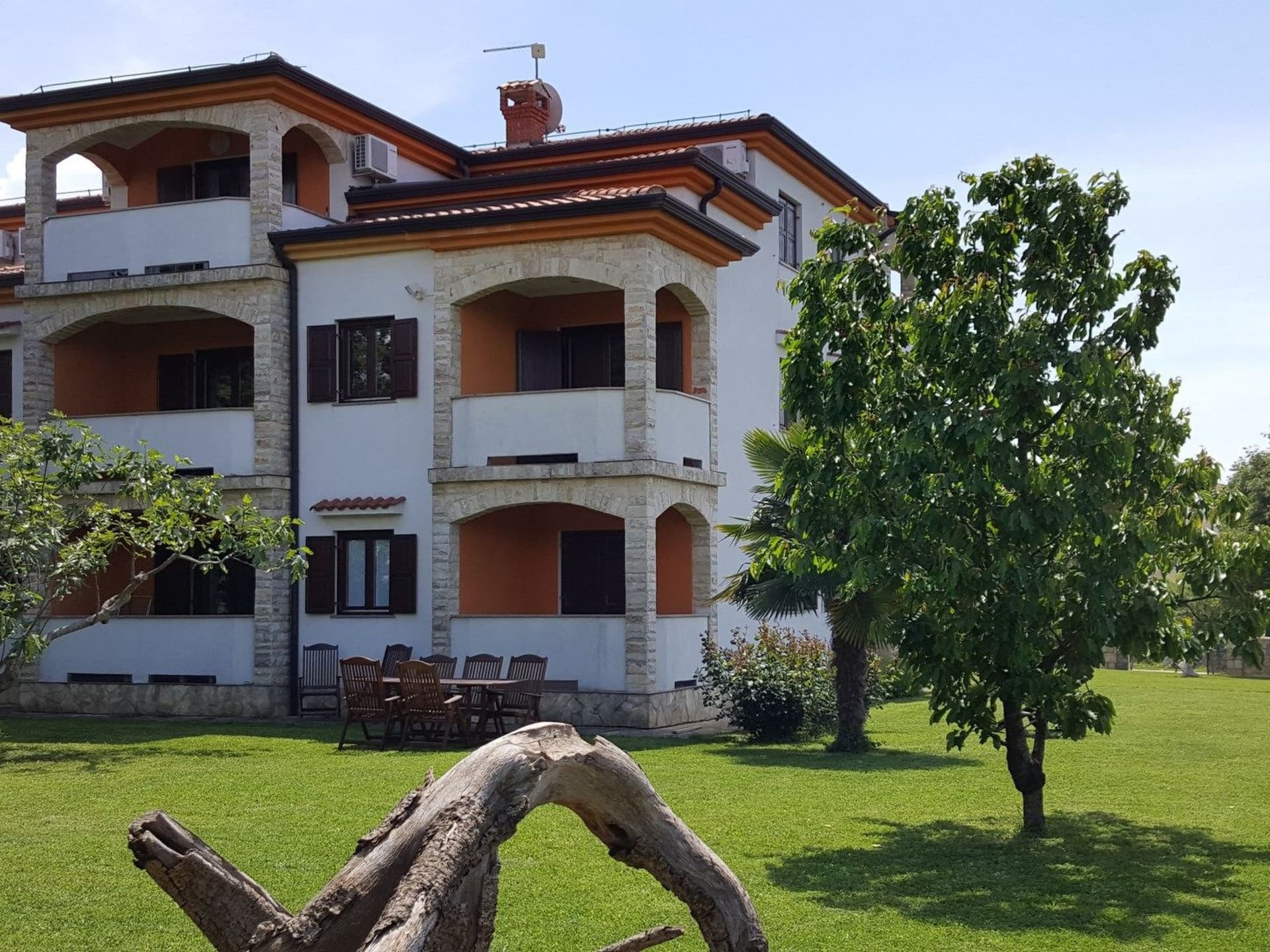 Villa Linet 8.