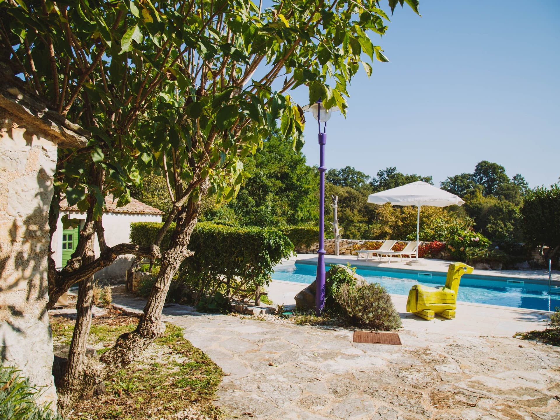 Helle Ferienwohnung in Karlovići mit Garten, Grill und Terrasse