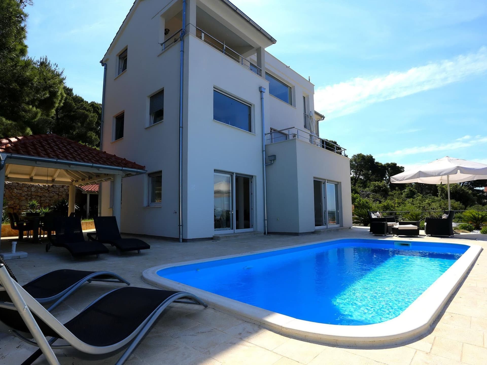 mit Blick auf das Wasser