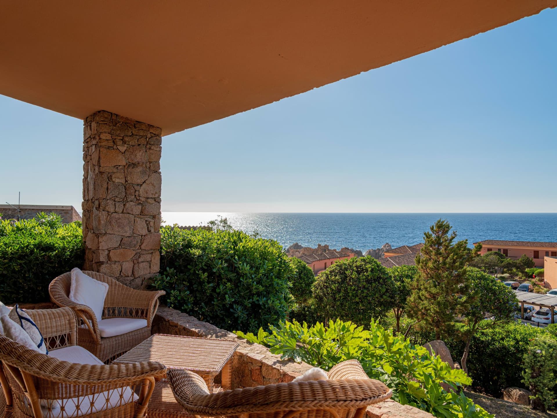 Villa mit privatem Garten und Meerblick