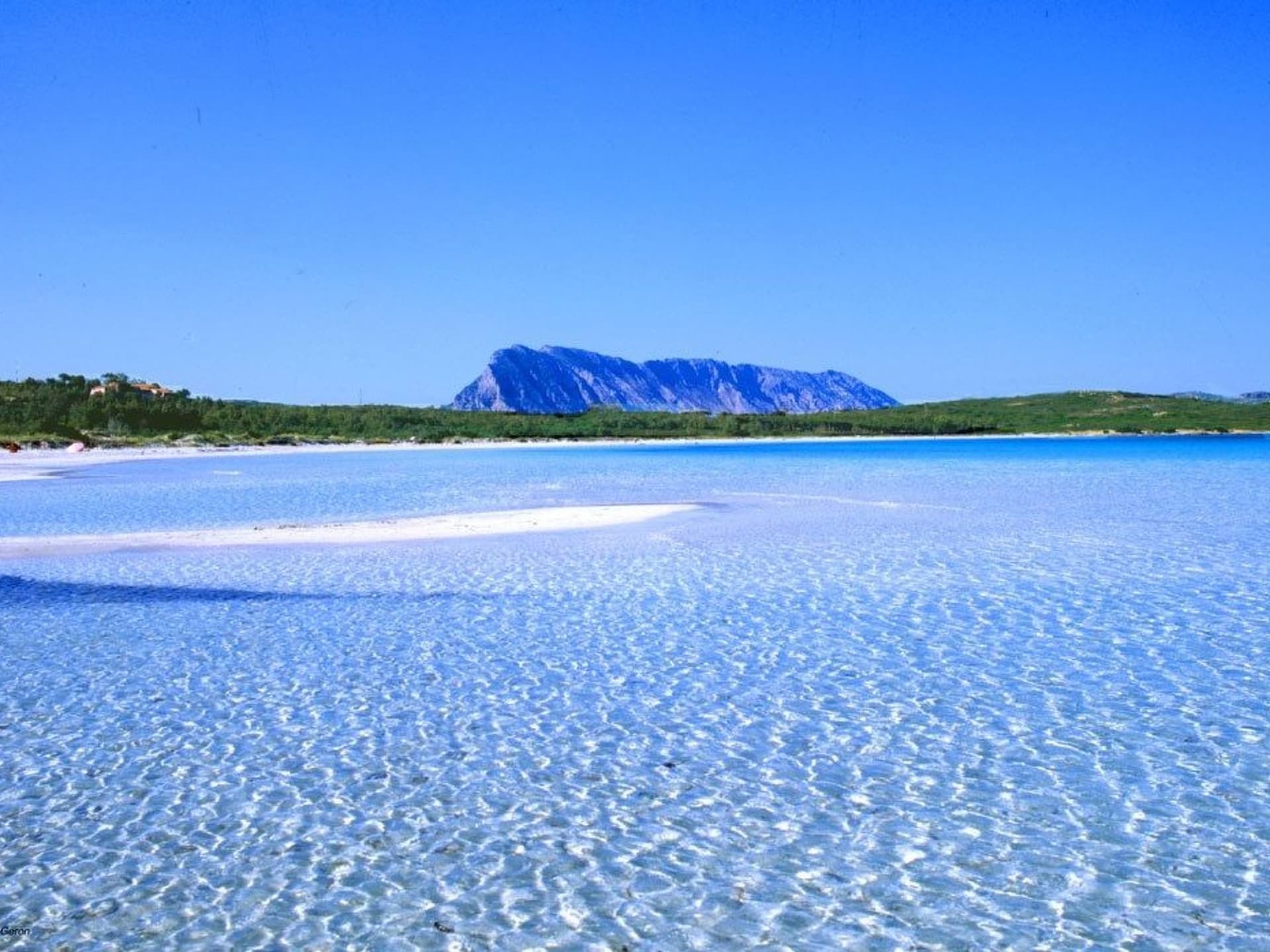 Haus in Punta Molara mit Garten und Grill