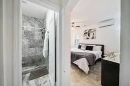 studio w/ King Bed - no parking