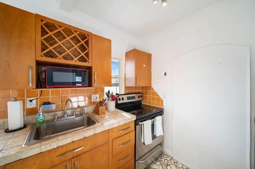 1BED/1BAT Beach Home King Bed/Free Parking-
