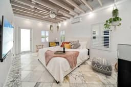 studio with King Bed - No parking