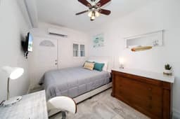 Komffy Waterside Escape w/Queen Bed & Free Parking