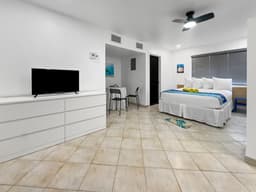 Queen Studio + Kitchen | Clean & Bright
