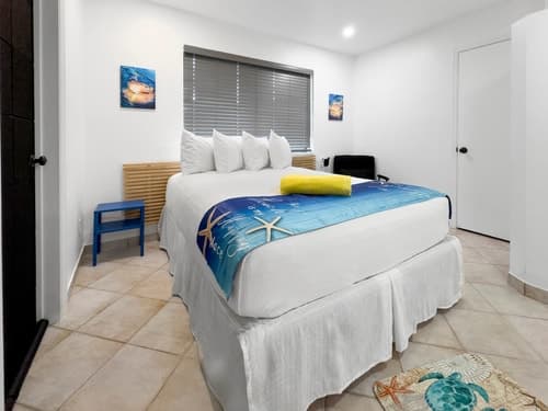 Queen Studio + Kitchenette | Budget Gem