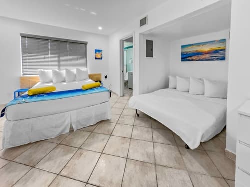 Queen Studio + Kitchenette | Beach Access