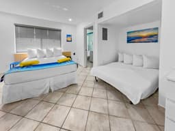 Queen Studio + Kitchenette | Beach Access