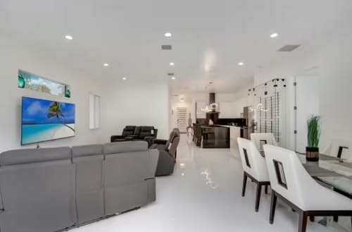 New-Build Modern 4BR/2BA Home with Spacious Backyard — Fort Lauderdale