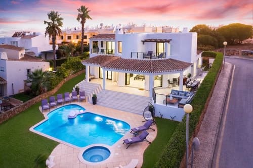 Rent Your Luxury 4-Bed Villa in Faro Villa 1138
