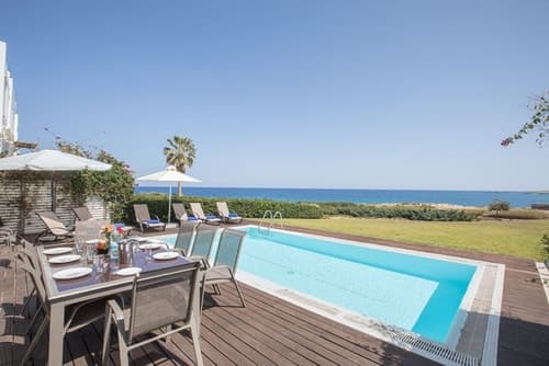 Beachfront villa close to Protaras, 1271