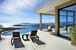 Serene 4 Bedroom Villa in Ibiza City, 1032