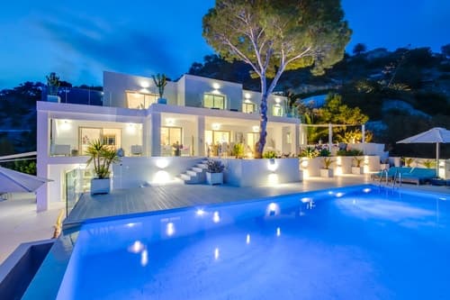 Tranquil San Jose Villa with 6 Bedrooms 1045