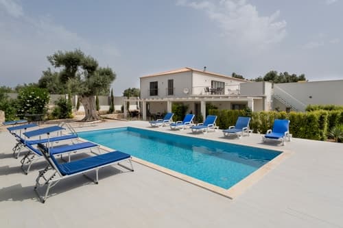 Private Pool & Rooftop Views, Algarve Villa 1060