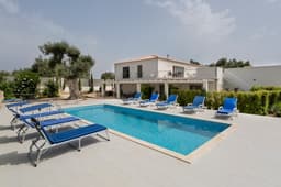 Private Pool & Rooftop Views, Algarve Villa 1060