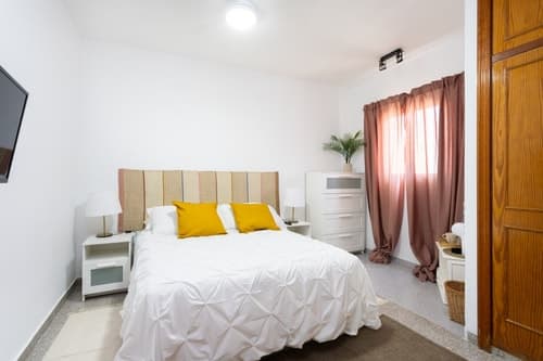 Eden Rentals 105 Surfy Stylish Bed&Coffee Room