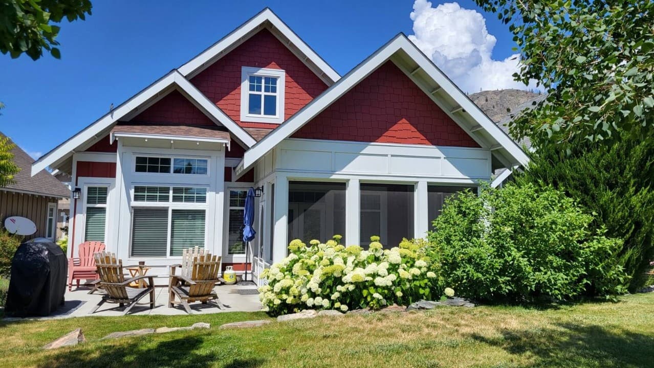 Beachy Vino Cottage #125