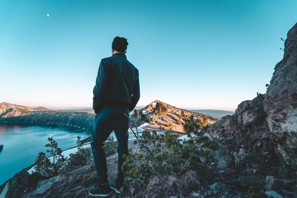 crater lake hiking 1