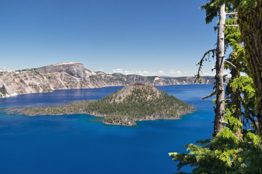 crater lake shoulder season