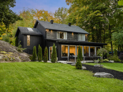 Chalet Noir - Must See Private Riverfront Cottage!